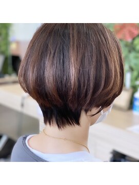 アローズソワン(HELLO'S SOIN) 絶壁を隠す丸みショートスタイル 4/15