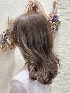 オラ ボーテ(Aura Beaute) 『AuraBeaute 京都』韓国風 セミロング ブリーチ無し イルミナ