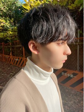 リークフー(Ree cu fuu) ニュアンスパーマで横顔イケメン