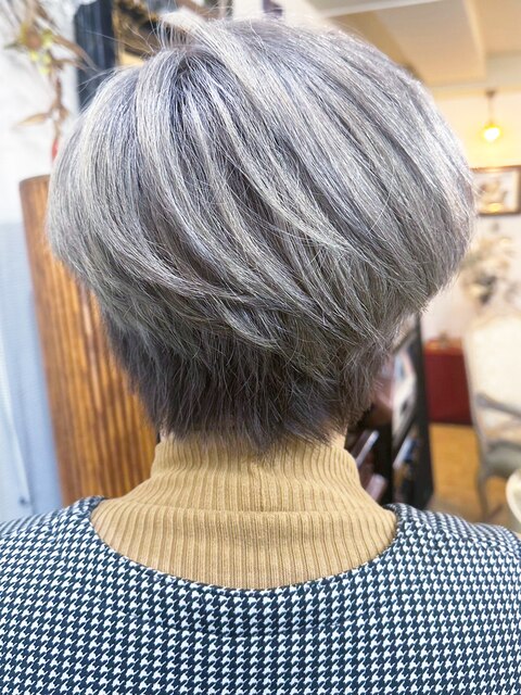 30代40代50代脱白髪染めハイライトカラーグレイヘアショート