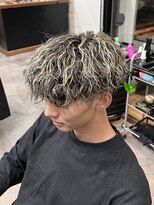 イーラ(era)&nbsp;メンズパーマ金メッシュ波巻きツイスパマッシュ
