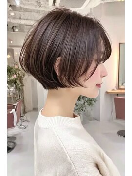 リアン アオヤマ(Liun Aoyama) 丸みショートボブ/白髪ぼかし