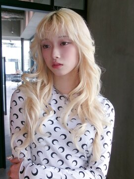 シオン(shion) 顔周りレイヤーブリーチブロンド前髪カット_F20528