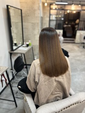ハル 新宿(haru) ハイトーンカラーも乾かしたのみでまとまる艶髪へ