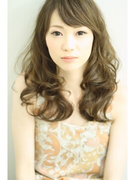 ループス(Roops) ルミエールカラー無造作ウェービーボブ[Roops表参道・南青山]