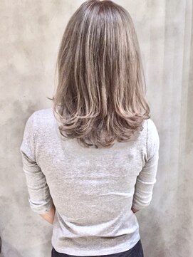 リルア 博多(LIRUA) プラチナアッシュグレー