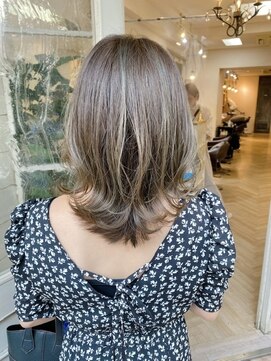 アミュレ(Amule) 赤みを消した透明感ネビージュくびれミディ