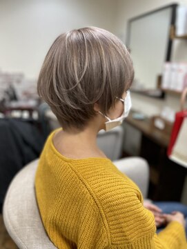 ルフレ 新宿本店1st(Reflet) ハイトーン/グレージュ/ショート/ツヤ髪