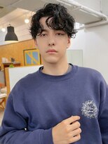 ハニーシブヤ(HONEY shibuya)&nbsp;センターパート波巻きマッシュパーマツーブロック刈り上げ３