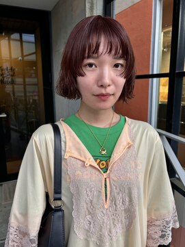 オーオ シカシカ(OOO YY) ニュアンスボブパーマ×ピンクブラウン/顔周りカット