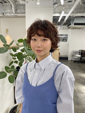 シー 自由が丘(sii.) くるくるパーマが可愛い大人マッシュショート/カーリーマッシュ