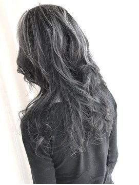 エール(a:le) 暗髪グレー バレイヤージュ