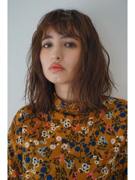 e.m.a プレミアムビューティーサロン 栄駅店(e.m.a PREMIUM BEAUTY SALON) 切りっぱなし外ハネウェーブ
