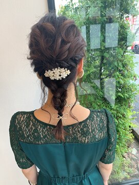 リリィ(LIILY) 三つ編みアレンジ ロープ編み