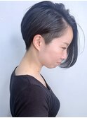 【morio】アバンギャルドなレディース刈り上げ前下がりショート