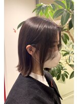 ビスポーク(BESPOKE)&nbsp;20代30代40代外ハネアッシュグレージュ肩ライン耳掛け