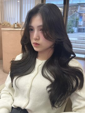 ユニ 表参道(uni) 韓国ヘアレイヤーカットヨシンモリ顔周りカット表参道