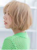 ナチュラルハイトーン前下がり小顔こなれボブ