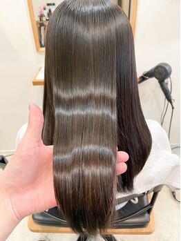 ウナカサ 箕面(unacasa)の写真/女性らしい<柔らかな雰囲気>のストレート◇素髪のようなナチュラルな仕上がりに大人女性からの支持も厚い♪