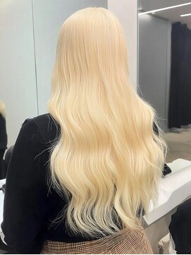 イル(iLe.) ブロンド/抜きっぱなしブリーチカラー/ウルフカット/レイヤー