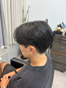 クーラアオヤマ(Cura Aoyama) センターパート/毛流れパーマ/毛流れ縮毛矯正/メンズカット