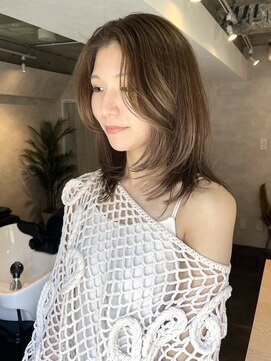 サンルーム(SUN room) ミディアムレイヤーセミロングハッシュカットワンカール仕上げ
