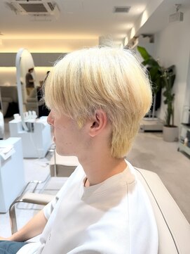 ノラ ウメダ(NORA UMEDA) 韓国ヘアシースルーマッシュ×メンズショート×ホワイトブロンド
