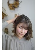 重めのボブをイレギュラー波巻き