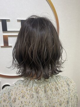 ホーミー(Homey) 外はねボブ×グレーアッシュ