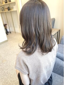 エレノア 梅田店(Eleanor) 透明感たっぷりのまろやかベージュカラー