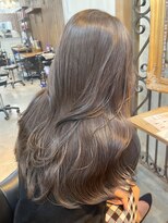 アリュウル 表参道 青山(Allure)&nbsp;韓国ヘア くびれヘア ミルクティーベージュ グレージュ 前髪