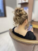ブリックヘアー(BLICK Hair)&nbsp;お団子アップ毛先残し