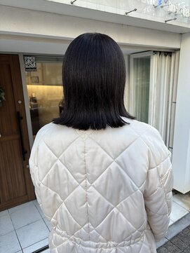 インビテーション(invitation) 切りっぱなしボブにアッシュベージュ