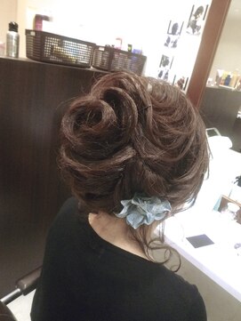 ヘアセットサロンエッジ(Edge) バラのお花アレンジアップ