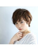 すっきりフォルムの雑誌BAILA風ショートヘア