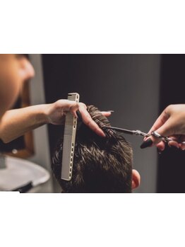 男性も通いやすい雰囲気が人気！仕事終わりも気軽に通えるサロン♪疲れを癒すヘッドスパがオススメです◎