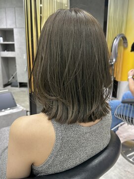 シティ(CITY) オリーブベージュ×ミディアムレイヤーカット 【CHICA】