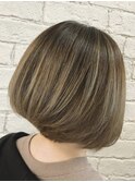 大人かわいいハイライトカラーボブ