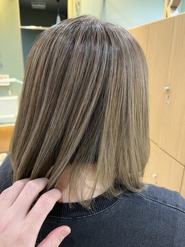 アパルトメント ジェシカ(l'appartement de Jessica) 大人上品な極細ハイライトスタイル