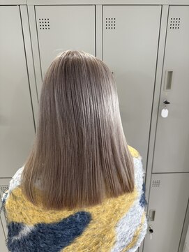 シカ 神戸三宮元町店(Cica) 神戸　三ノ宮　元町　トアロード　グレージュ　ハイトーン