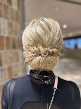 ピークアブー アヴェダ アトレ恵比寿(PEEK-A-BOO AVEDA) 大人のシニヨンヘアセット