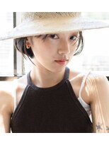 キネン バイ ツリー 宇都宮(kinen by tree)&nbsp;フェザーショートマロンベージュのハットヘアアレンジ