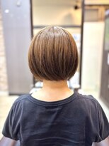 トレセッテ(tre sette) インナー刈り上げのショートボブ/ハイトーンベージュカラー