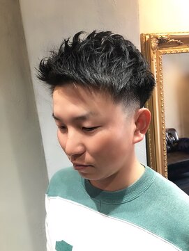 ヘアーシグネチャー(Hair Signature) エッジの効いた男前2ブロックフェードスタイル