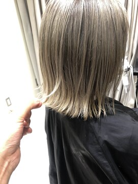 トルネード(TORNADO) 外国人風ボブ ハイライトバレイヤージュ グレージュエアタッチ