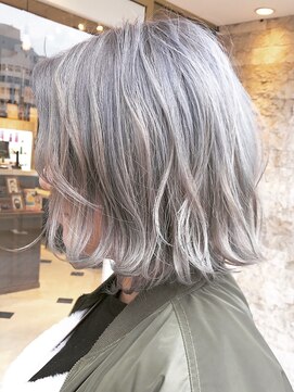 ウノプリール 茶屋町店(unopulir) 【unopulir永尾】ホワイティシルバー☆外はねボブ