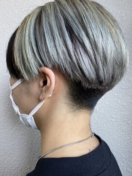 シャレンドビトワ(Sharend Bitowa) 20代30代★小顔見せ☆刈り上げマッシュ×シルバーベージュ