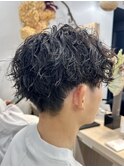 ツイストスパイラルパーマメンズマッシュ刈り上げ 奥東巧真