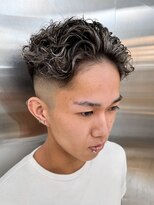 ルーシー 渋谷(LUCEY)&nbsp;オールバックパーマ極道パーマホワイトメッシュフェード短髪