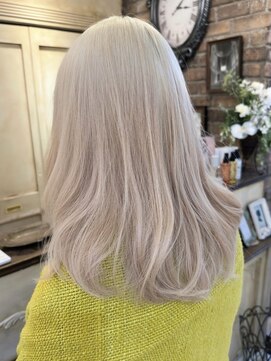 イリス バイ アルティナ 武蔵小杉店(Iris by artina) ヘーゼルブラウン/ゆるふわミディアム